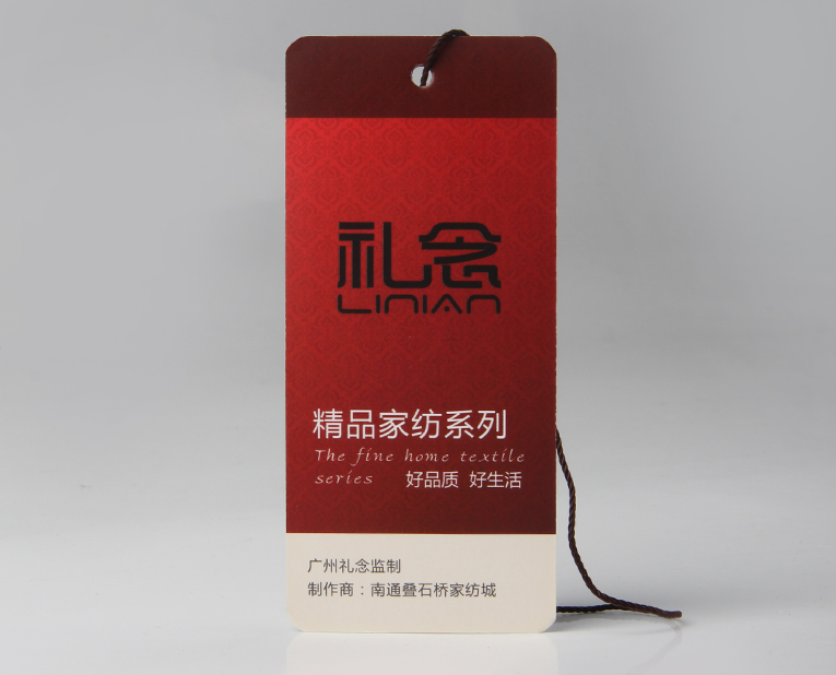 衣服吊牌在定做時出幺蛾子，制造商這樣做不懼怕劃痕