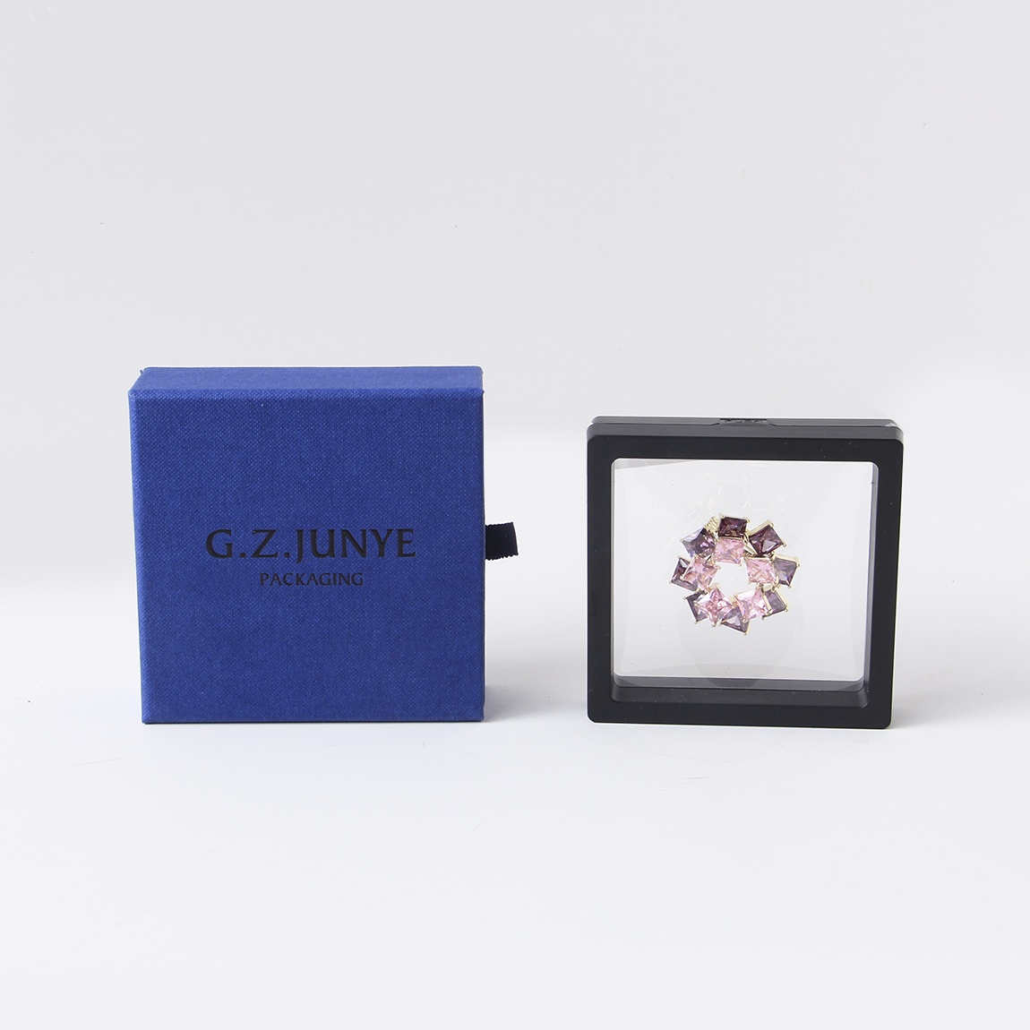 紙質(zhì)珠寶包裝盒會有哪些生產(chǎn)上的細節(jié)需要注意？